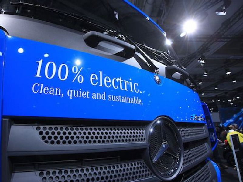 BlackRock, NextEra pitch EV charging network for US truck routes