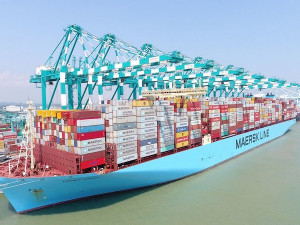 https://www.ajot.com/images/uploads/article/1280x800-mumbaimaersk_world-highest-load_18_pic-4.jpg