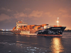 https://www.ajot.com/images/uploads/article/632-hapag-lloyd-valencia-express-port-montreal.jpg