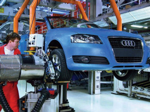 https://www.ajot.com/images/uploads/article/642-auto-worker-audi-mexico.jpg