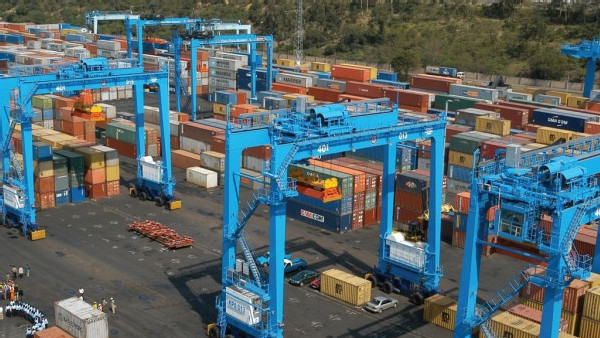 https://www.ajot.com/images/uploads/article/659-mombassa-kenya-container-yard.jpg