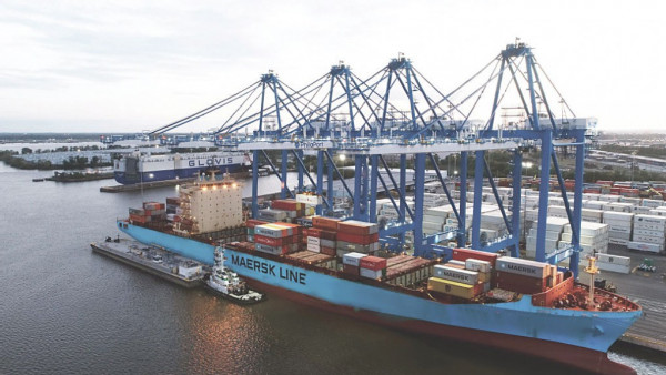 https://www.ajot.com/images/uploads/article/701-philaport-maersk.jpg