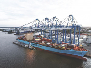 https://www.ajot.com/images/uploads/article/701-philaport-maersk.jpg