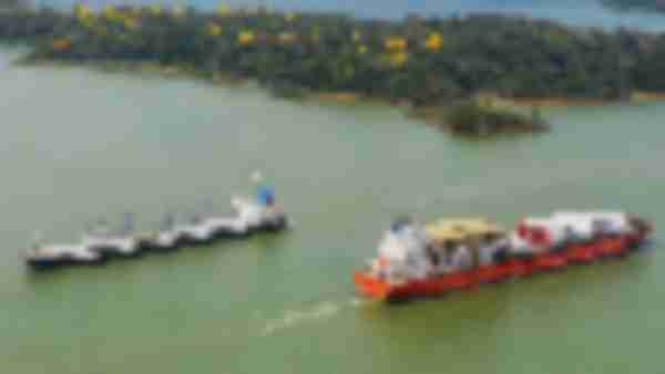 https://www.ajot.com/images/uploads/article/713-ships-panama-canal.jpg