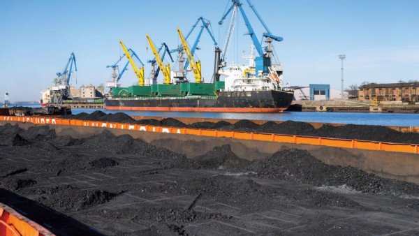 https://www.ajot.com/images/uploads/article/725-coal-loading-unloading.jpg