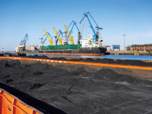 https://www.ajot.com/images/uploads/article/725-coal-loading-unloading.jpg