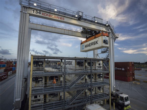 https://www.ajot.com/images/uploads/article/751-garden-city-savannah-konecranes-reefer.jpg