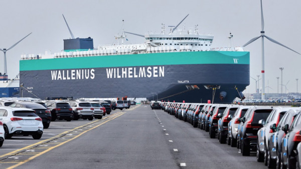 https://www.ajot.com/images/uploads/article/766-wallenius-wihelmsen-ro-ro-at-port.jpg