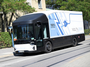 Emissions-free truck prices need to drop by 50% to compete with diesel, study says