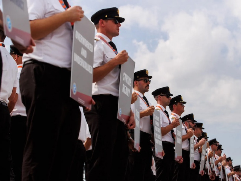 Air Canada pilots get more political support as strike looms