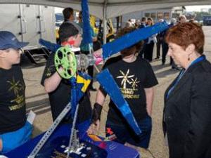 https://www.ajot.com/images/uploads/article/Albany-Mayor-Kathy-Sheehan-inspects-a-turbine-from-a-KidWind-team-at-Sand-Creek-Middle-School-in-South-Colonie.png