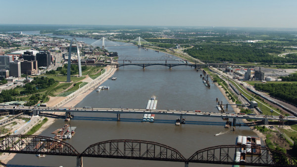 https://www.ajot.com/images/uploads/article/Barge_traffic_Mississippi_River_STL_1.jpg