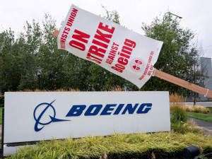 Boeing, union negotiators set to resume talks on Wednesday