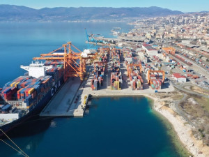 Adriatic Gate Container Terminal welcomes Bora Med Service