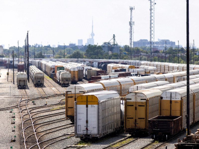 Unifor’s Canadian National Railway members vote for strike authorization