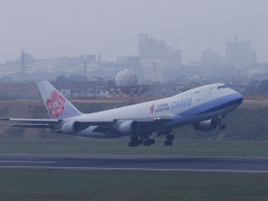 Taiwan’s China Airlines splits $12-billion jet deal between Boeing and Airbus