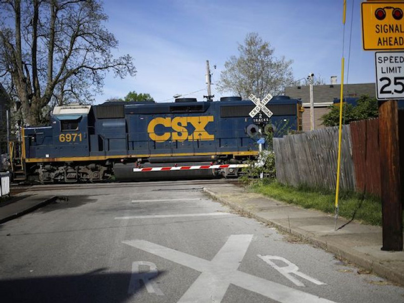 CSX tumbles most since 2008 crisis on freight-slump worries