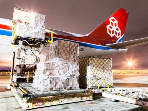 https://www.ajot.com/images/uploads/article/Cargolux_loading.jpg