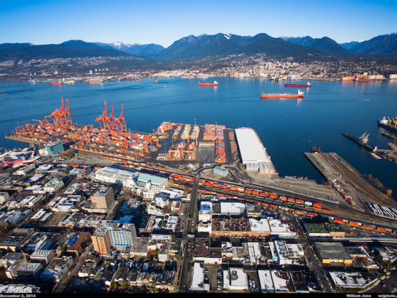 Tentative deal rapidly ends lockout at British Columbia ports