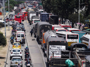 Colombian government reaches deal with truckers to suspend road blockades