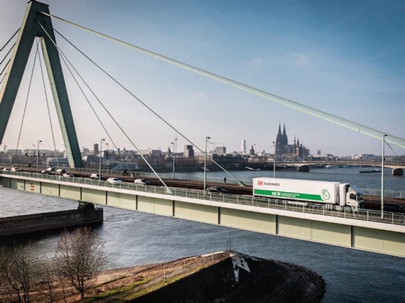 DB Schenker and hylane: First 40-ton truck with hydrogen power in operation