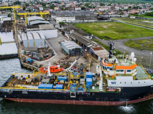 https://www.ajot.com/images/uploads/article/Damen-shallow-dive-support-vessel-conversion-Brazil.jpg