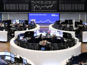 European shares slide ahead of US payrolls report