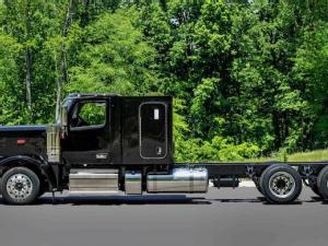 https://www.ajot.com/images/uploads/article/Fontaine_Peterbilt_589_Auto_Hauler.jpeg