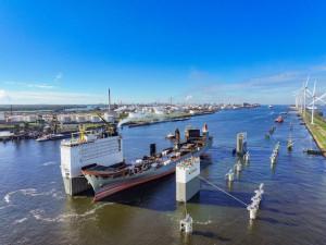 Friday Shipbrokers fix chartering project with Boskalis to transport car carrier to China for repair