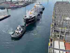 Seaspan Energy celebrates its first ship-to-ship LNG transfer