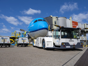 https://www.ajot.com/images/uploads/article/KLM_Dreamliner_AMS-LAX.jpg