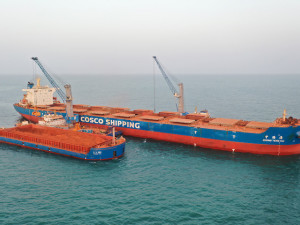 https://www.ajot.com/images/uploads/article/Konecranes-Gottwald-Crane-on-Barge_COSCO.jpg