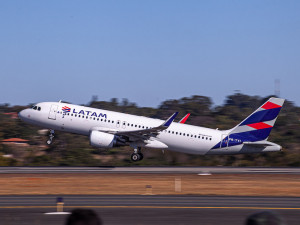 https://www.ajot.com/images/uploads/article/LATAM_A320_2.jpg