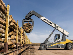 https://www.ajot.com/images/uploads/article/Liebher-log-handler-lrs-lh-timber-handling-train.jpg_.jpg