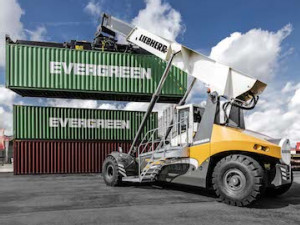 https://www.ajot.com/images/uploads/article/Liebherr-lrs-545-reachstacker-container-handling_copy.jpg