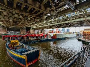 https://www.ajot.com/images/uploads/article/Mammoet_bridge-replacement_Amsterdam-Centraal-Station.png