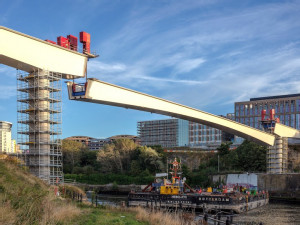 Bridge installation on schedule: the New Wear Footbridge