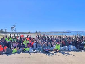 Port of Oakland holds shoreline cleanup for Martin Luther King, Jr. Day of Service