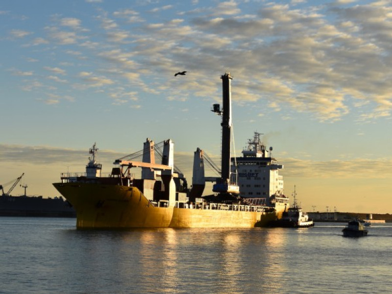 New mobile harbor crane arrives at Port Canaveral