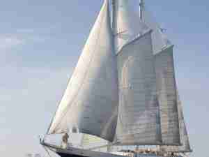 Rotterdam youngsters & seniors embark on tall ship ‘De Eendracht’ to Cabo Verde to celebrate 75 years of friendship