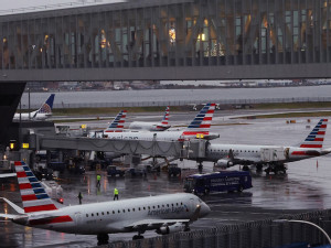 Projected air traffic growth runs counter to climate goals, study says