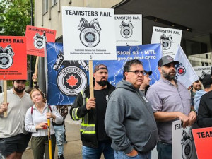 Rail workers’ union files legal challenge of Canada’s back-to-work order