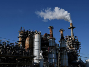 US oil refiners brace for a tough year as investor sentiment turns negative