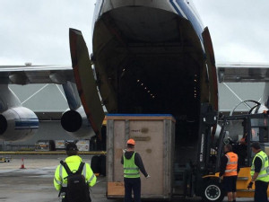 https://www.ajot.com/images/uploads/article/Volga-Dnepr_IL-76TD-90VD_being_loaded.jpg