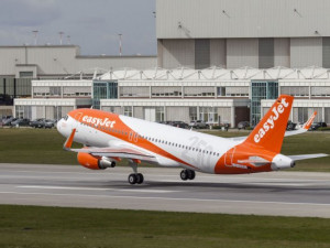 https://www.ajot.com/images/uploads/article/easyJet_250_Airbus_easyJet_k.jpg