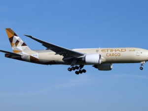 https://www.ajot.com/images/uploads/article/etihad-airways-boeing-777-ffx.jpg