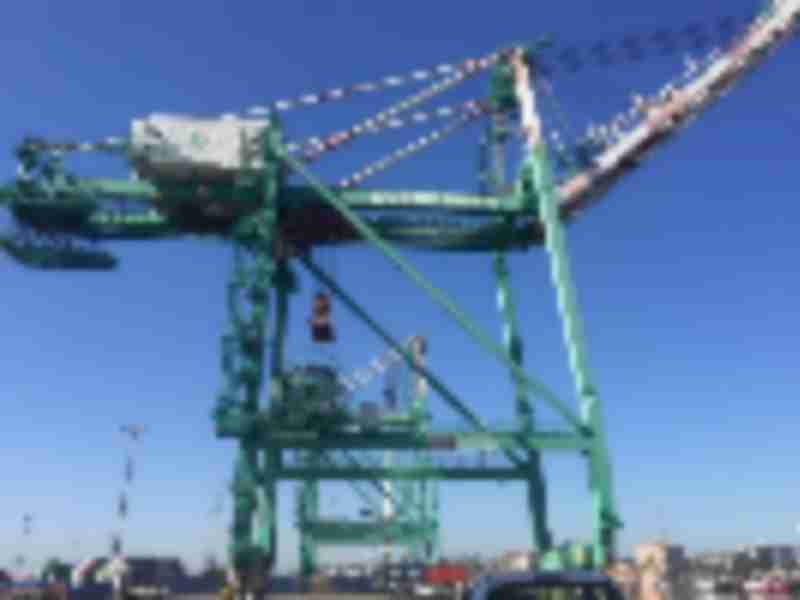 Foss Barge departs to retrieve the Port of Everett’s two container cranes