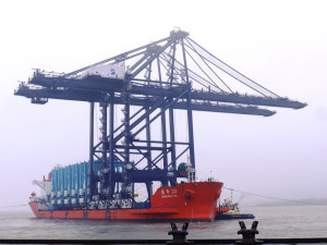 https://www.ajot.com/images/uploads/article/felixstowe-new-cranes-042018.jpg