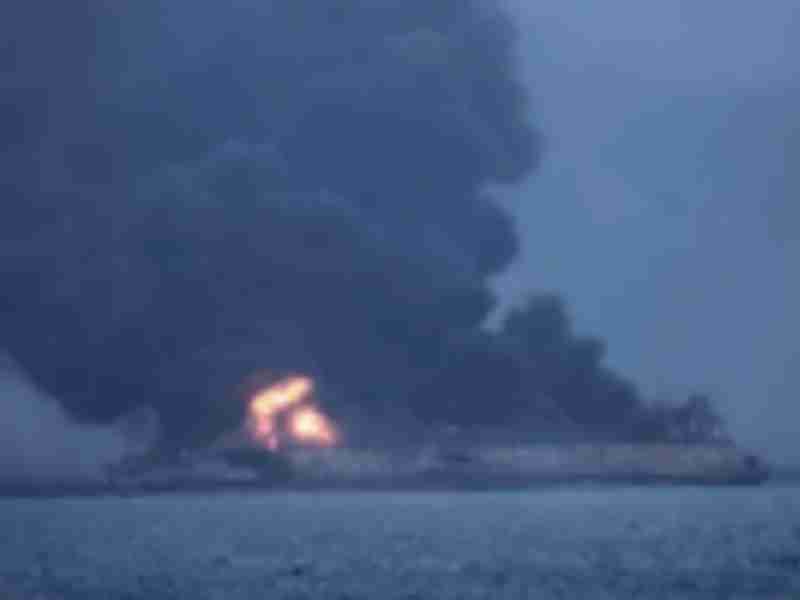 Oil Burning on Tanker Off China Seen Cutting Sea-Spill Risks