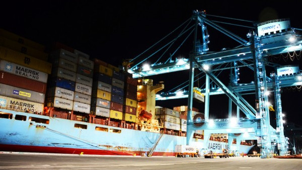 https://www.ajot.com/images/uploads/article/jaxport-cranes-maersk.jpg